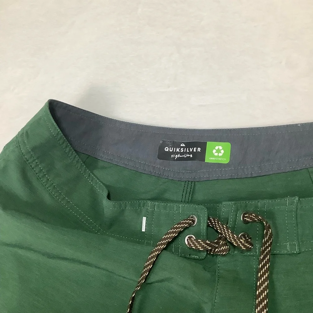 Quicksilver Men’s Boardshorts Sz 34 Green